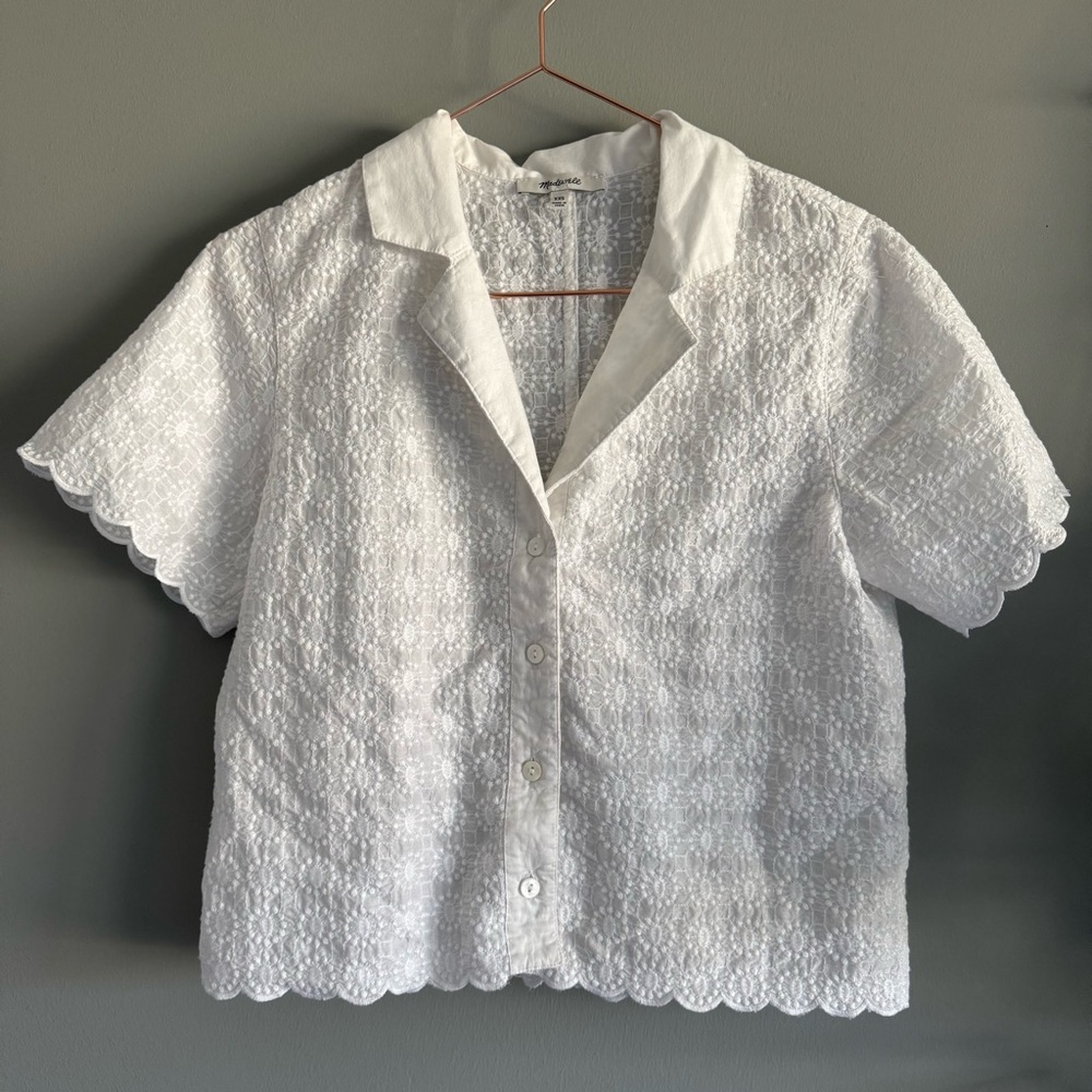Madewell Embroidered Short Sleeve Button Up Blouse in White, XXS